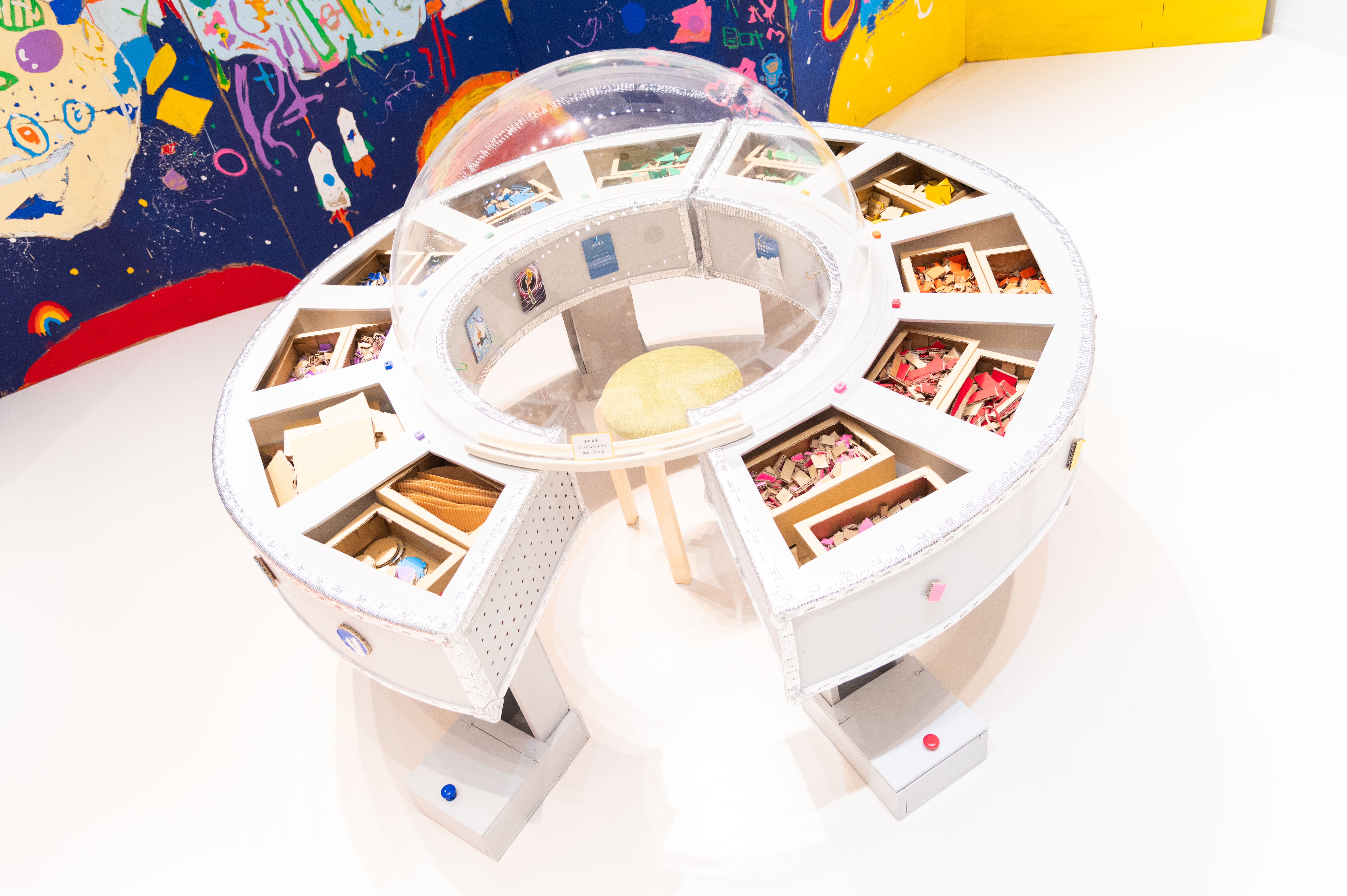 Space Travelium TeNQ「宇宙図工船」の什器